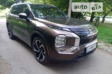 Внедорожник / Кроссовер Mitsubishi Outlander 2022 в Черкассах