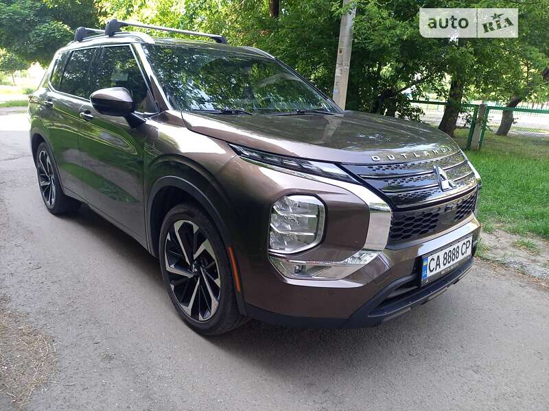 Позашляховик / Кросовер Mitsubishi Outlander 2022 в Черкасах
