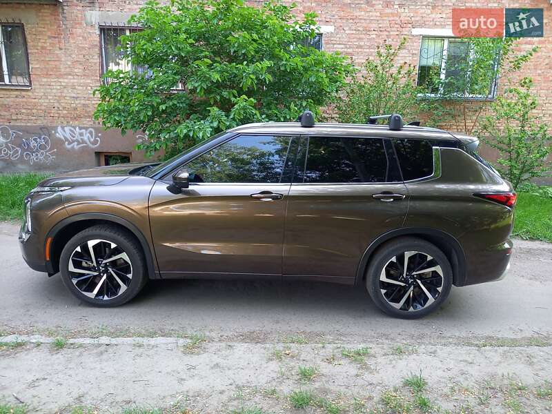 Позашляховик / Кросовер Mitsubishi Outlander 2022 в Черкасах