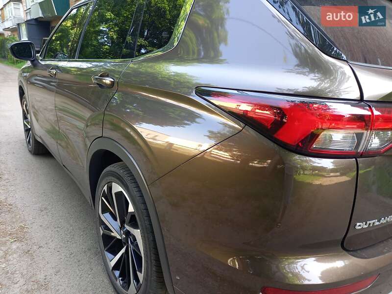 Позашляховик / Кросовер Mitsubishi Outlander 2022 в Черкасах