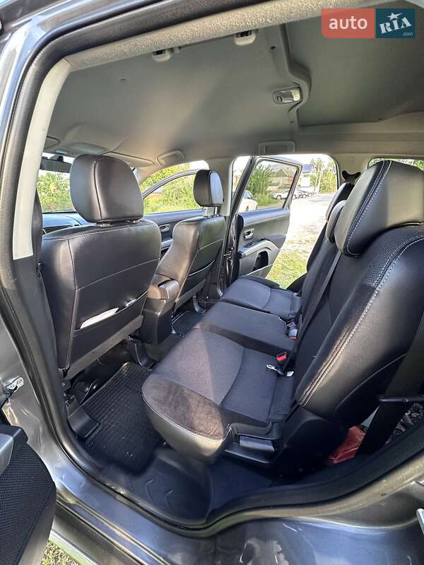 Внедорожник / Кроссовер Mitsubishi Outlander 2012 в Хмельницком