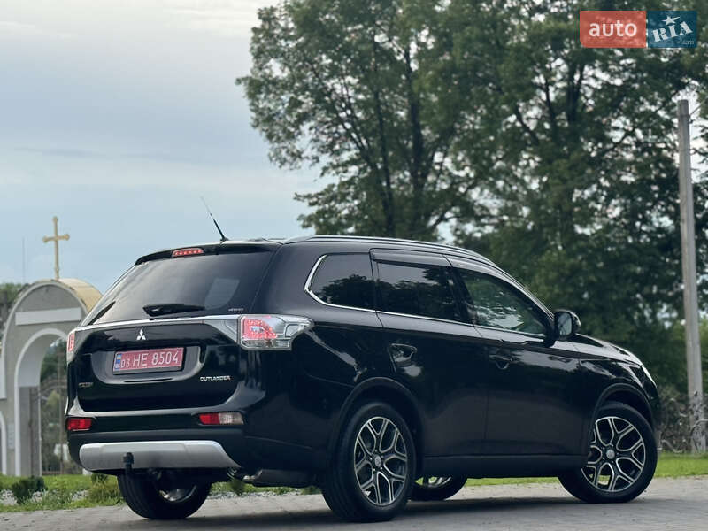 Внедорожник / Кроссовер Mitsubishi Outlander 2015 в Дрогобыче