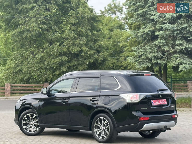 Внедорожник / Кроссовер Mitsubishi Outlander 2015 в Дрогобыче
