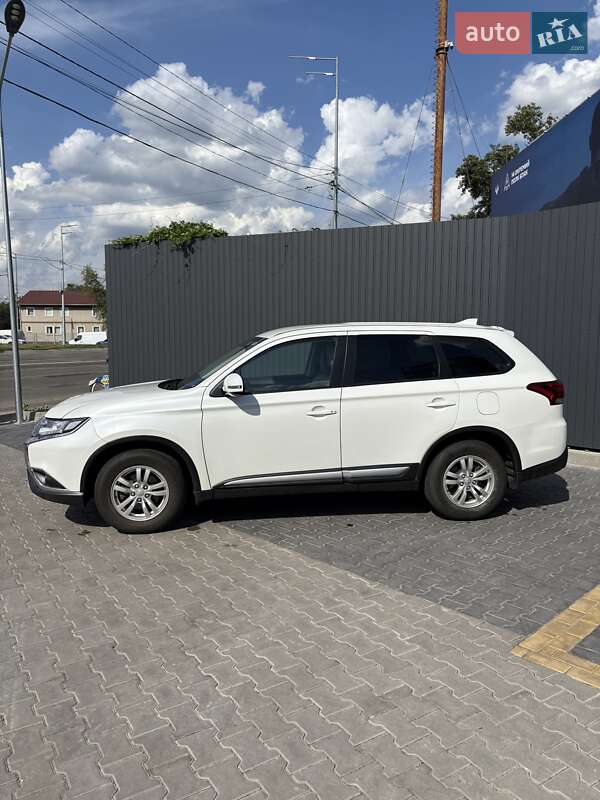 Внедорожник / Кроссовер Mitsubishi Outlander 2020 в Киеве
