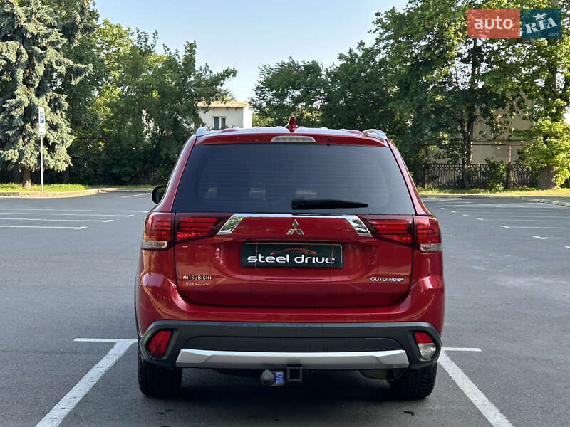 Позашляховик / Кросовер Mitsubishi Outlander 2017 в Миколаєві