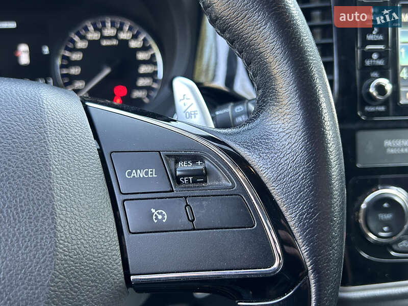 Позашляховик / Кросовер Mitsubishi Outlander 2017 в Миколаєві