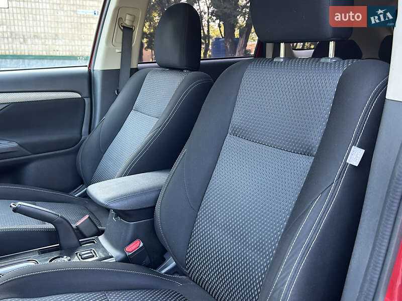 Позашляховик / Кросовер Mitsubishi Outlander 2017 в Миколаєві
