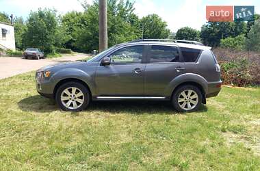 Внедорожник / Кроссовер Mitsubishi Outlander 2012 в 