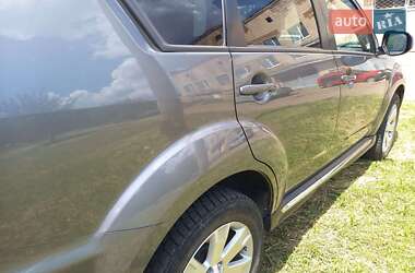 Внедорожник / Кроссовер Mitsubishi Outlander 2012 в 