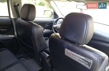 Внедорожник / Кроссовер Mitsubishi Outlander 2012 в 