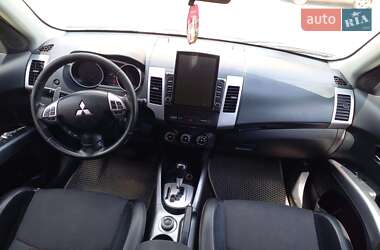 Внедорожник / Кроссовер Mitsubishi Outlander 2012 в 