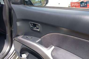 Внедорожник / Кроссовер Mitsubishi Outlander 2012 в 