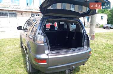 Внедорожник / Кроссовер Mitsubishi Outlander 2012 в 