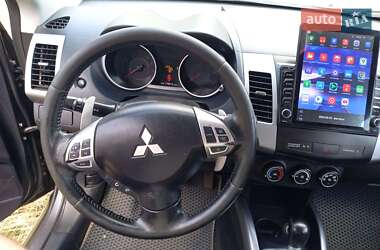 Внедорожник / Кроссовер Mitsubishi Outlander 2012 в 