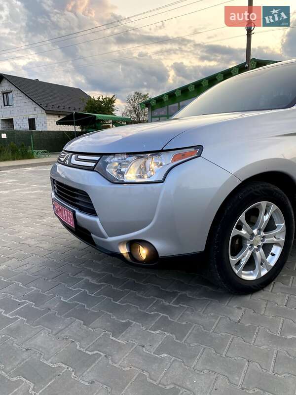 Позашляховик / Кросовер Mitsubishi Outlander 2014 в Вараші