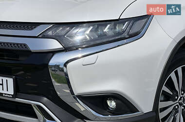 Внедорожник / Кроссовер Mitsubishi Outlander 2021 в 