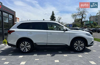 Внедорожник / Кроссовер Mitsubishi Outlander 2021 в 