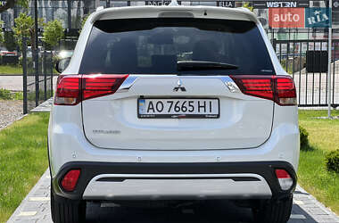 Внедорожник / Кроссовер Mitsubishi Outlander 2021 в 