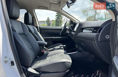 Внедорожник / Кроссовер Mitsubishi Outlander 2021 в 