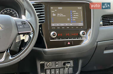 Внедорожник / Кроссовер Mitsubishi Outlander 2021 в 