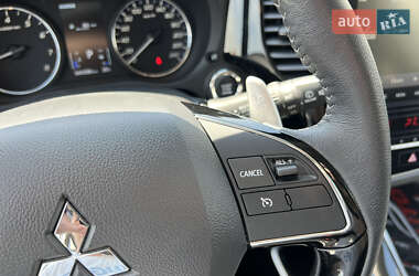 Внедорожник / Кроссовер Mitsubishi Outlander 2021 в 