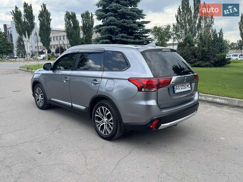 Позашляховик / Кросовер Mitsubishi Outlander 2017 в Дніпрі
