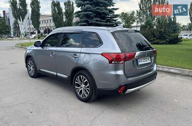 Позашляховик / Кросовер Mitsubishi Outlander 2017 в 