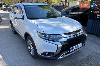 Позашляховик / Кросовер Mitsubishi Outlander 2017 в 