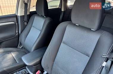 Позашляховик / Кросовер Mitsubishi Outlander 2017 в 