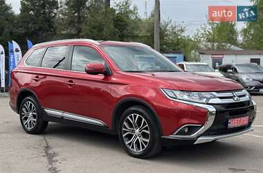 Внедорожник / Кроссовер Mitsubishi Outlander 2016 в 