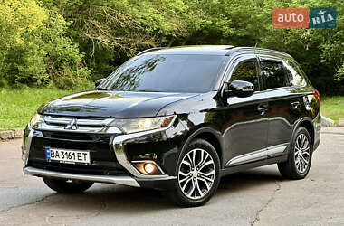 Внедорожник / Кроссовер Mitsubishi Outlander 2016 в 