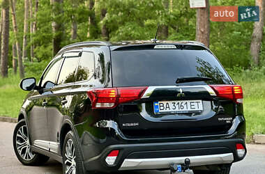 Внедорожник / Кроссовер Mitsubishi Outlander 2016 в 