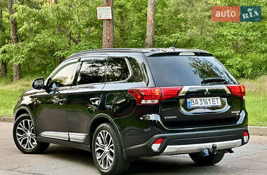 Внедорожник / Кроссовер Mitsubishi Outlander 2016 в 