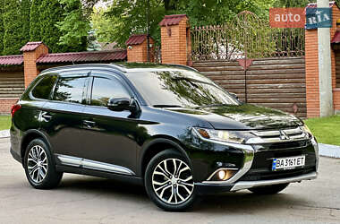 Внедорожник / Кроссовер Mitsubishi Outlander 2016 в 