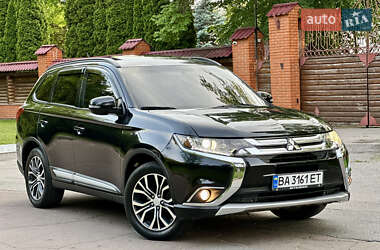 Внедорожник / Кроссовер Mitsubishi Outlander 2016 в 
