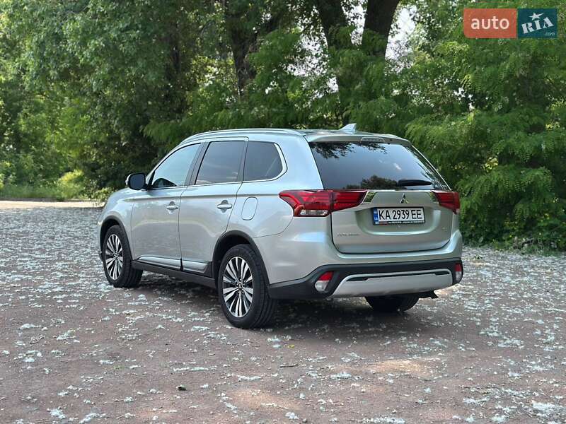 Внедорожник / Кроссовер Mitsubishi Outlander 2019 в Броварах