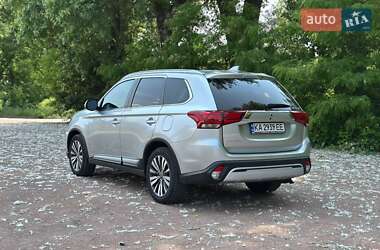 Внедорожник / Кроссовер Mitsubishi Outlander 2019 в 