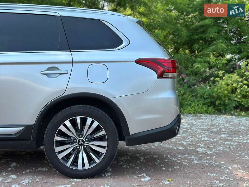 Внедорожник / Кроссовер Mitsubishi Outlander 2019 в Броварах