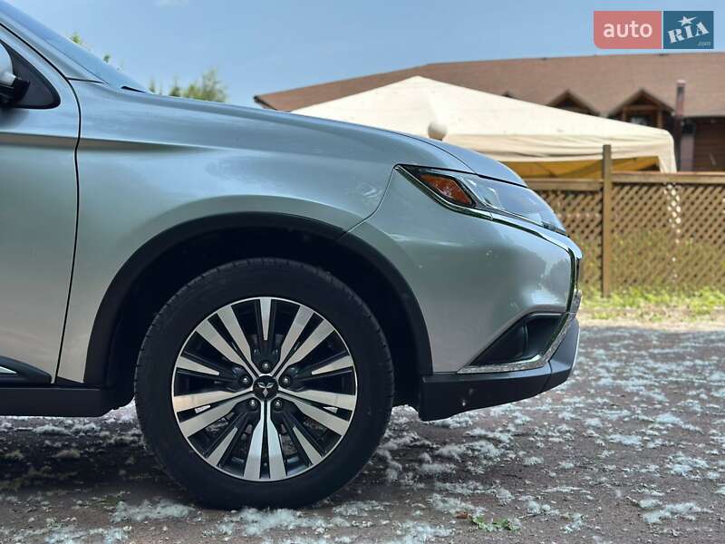 Внедорожник / Кроссовер Mitsubishi Outlander 2019 в Броварах