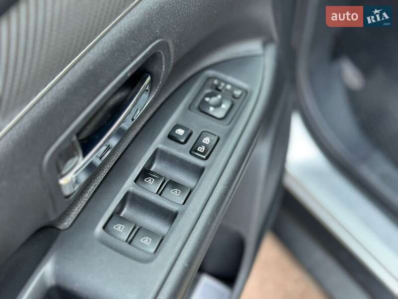 Внедорожник / Кроссовер Mitsubishi Outlander 2019 в Броварах