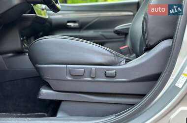 Внедорожник / Кроссовер Mitsubishi Outlander 2019 в 