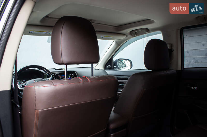 Внедорожник / Кроссовер Mitsubishi Outlander 2017 в Львове