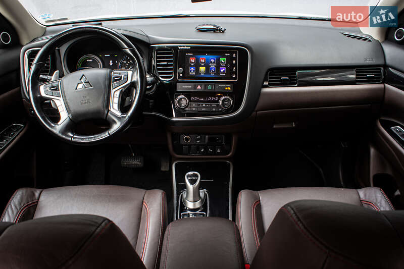 Внедорожник / Кроссовер Mitsubishi Outlander 2017 в Львове