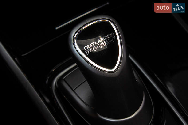 Внедорожник / Кроссовер Mitsubishi Outlander 2017 в Львове