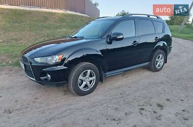 Внедорожник / Кроссовер Mitsubishi Outlander 2011 в 