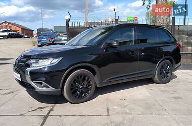Позашляховик / Кросовер Mitsubishi Outlander 2018 в 