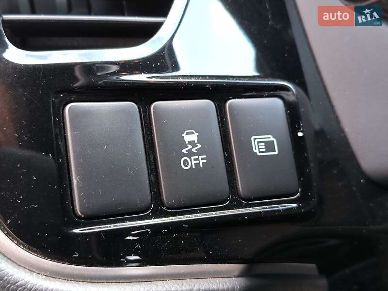Позашляховик / Кросовер Mitsubishi Outlander 2018 в Києві