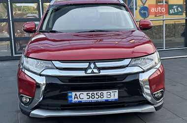 Позашляховик / Кросовер Mitsubishi Outlander 2017 в 