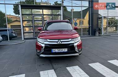 Позашляховик / Кросовер Mitsubishi Outlander 2017 в 