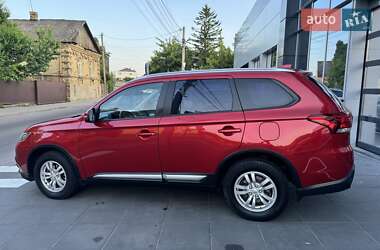 Позашляховик / Кросовер Mitsubishi Outlander 2017 в 